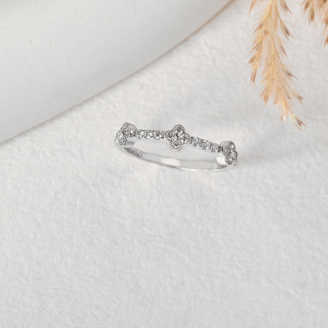 White Gold Vintage-Inspired Diamond Flower Band
