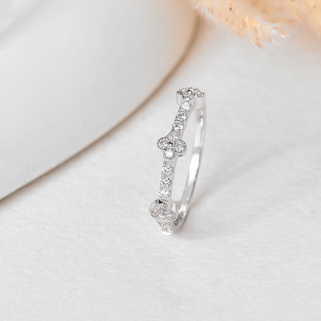 White Gold Vintage-Inspired Diamond Flower Band