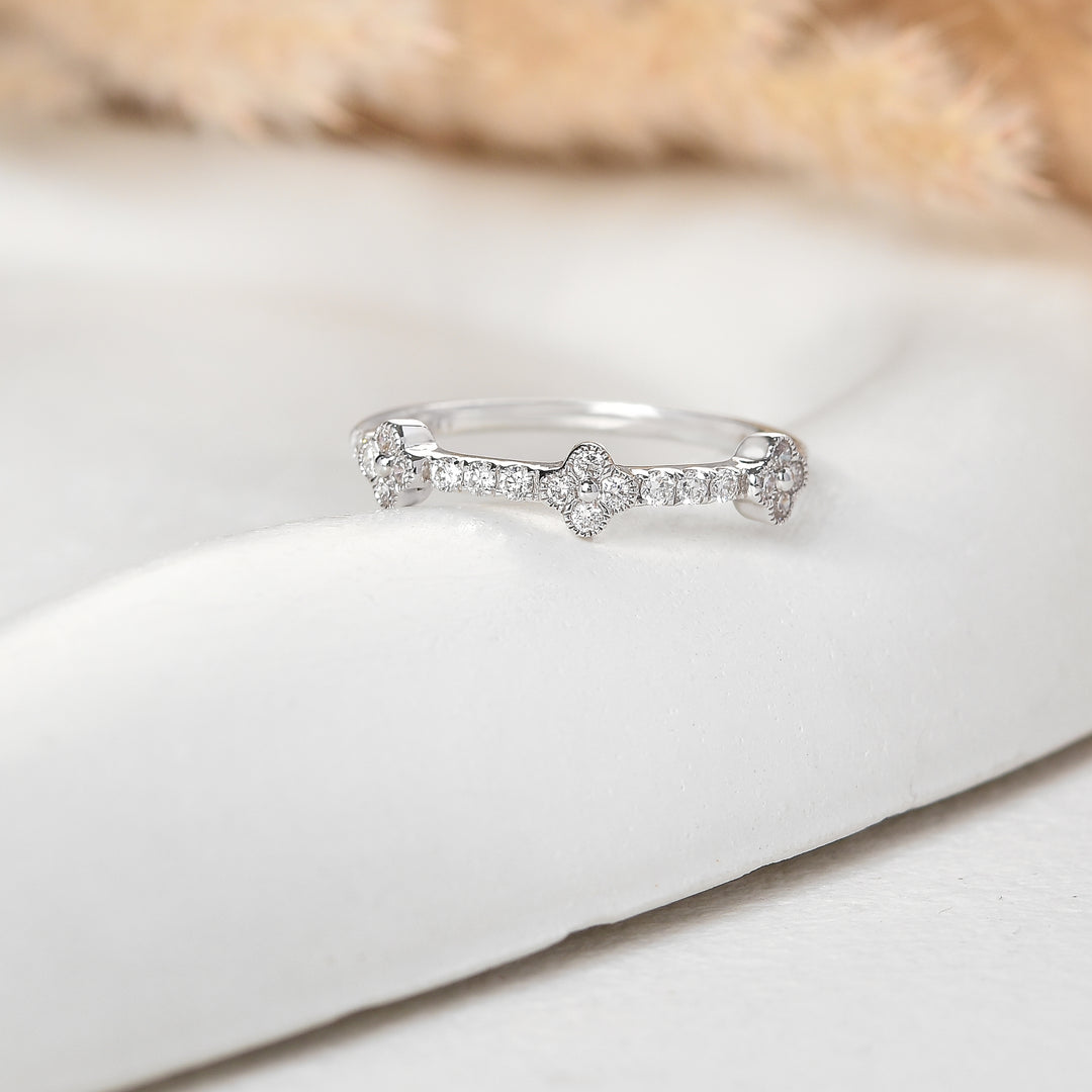 White Gold Vintage-Inspired Diamond Flower Band