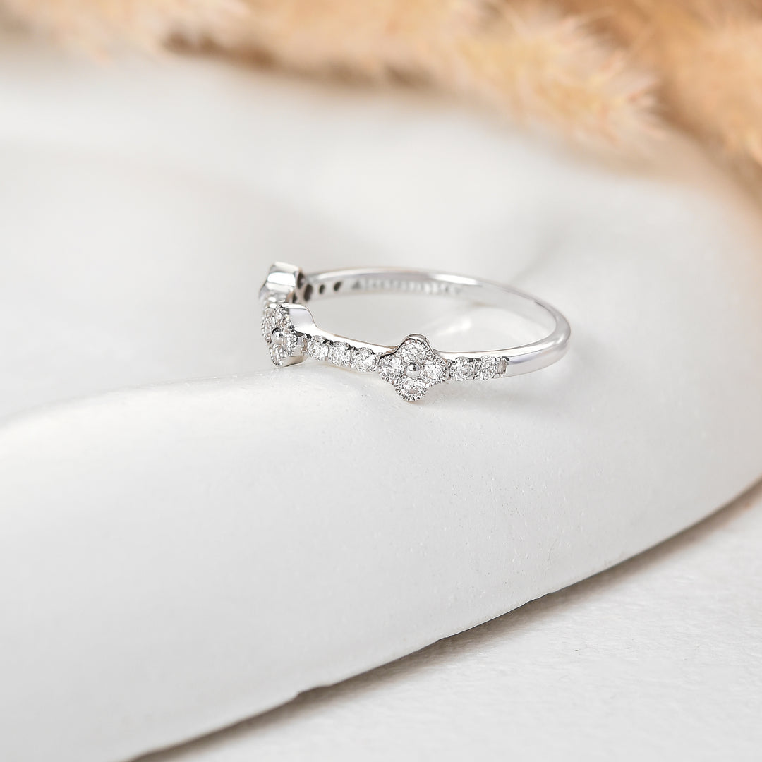White Gold Vintage-Inspired Diamond Flower Band