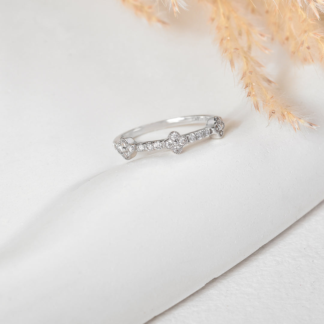 White Gold Vintage-Inspired Diamond Flower Band