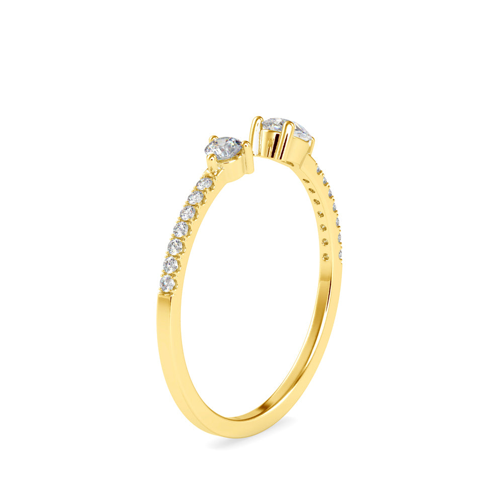 Sleek Shimmery Diamond Ring