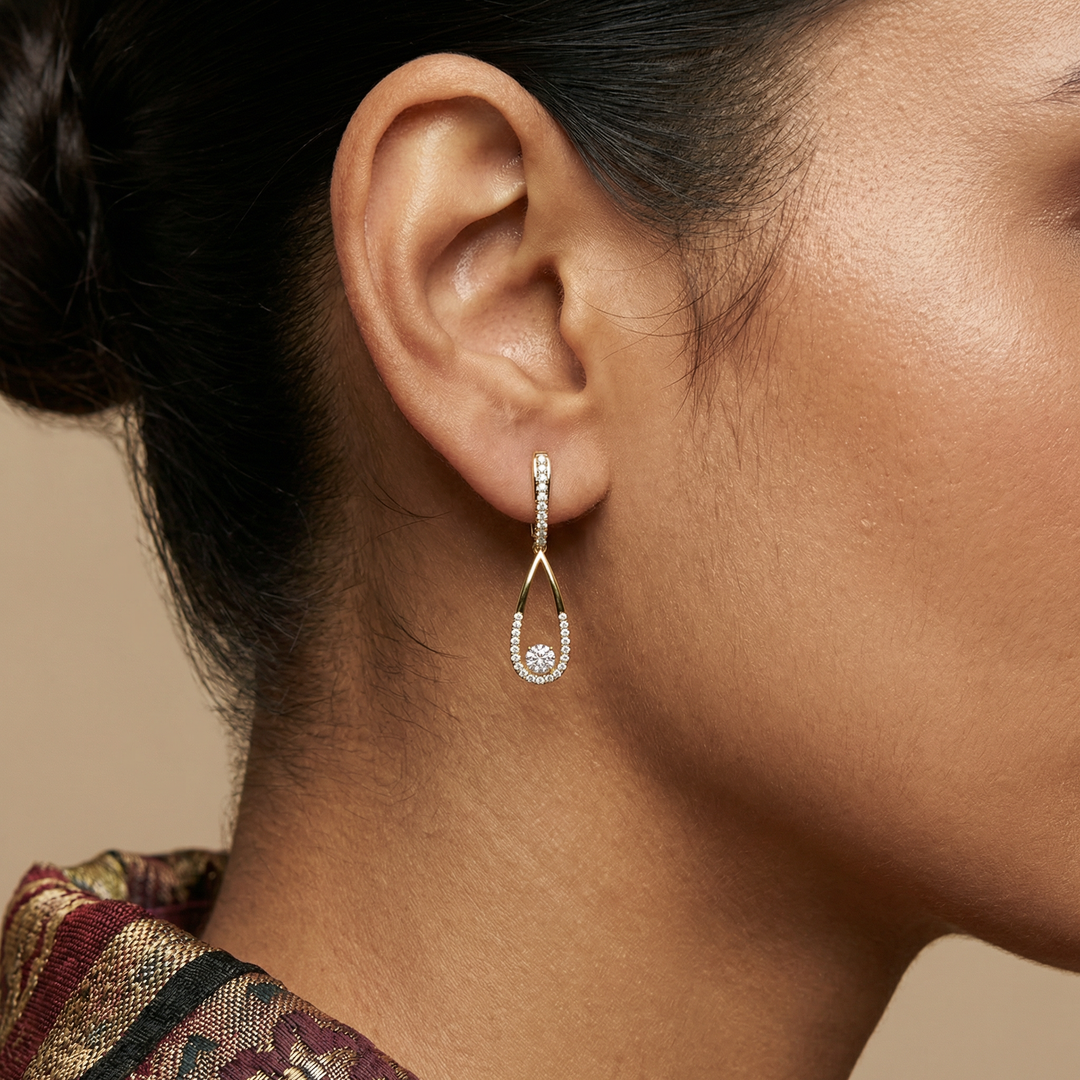 Gorgeous Poire Solitaire Dangler