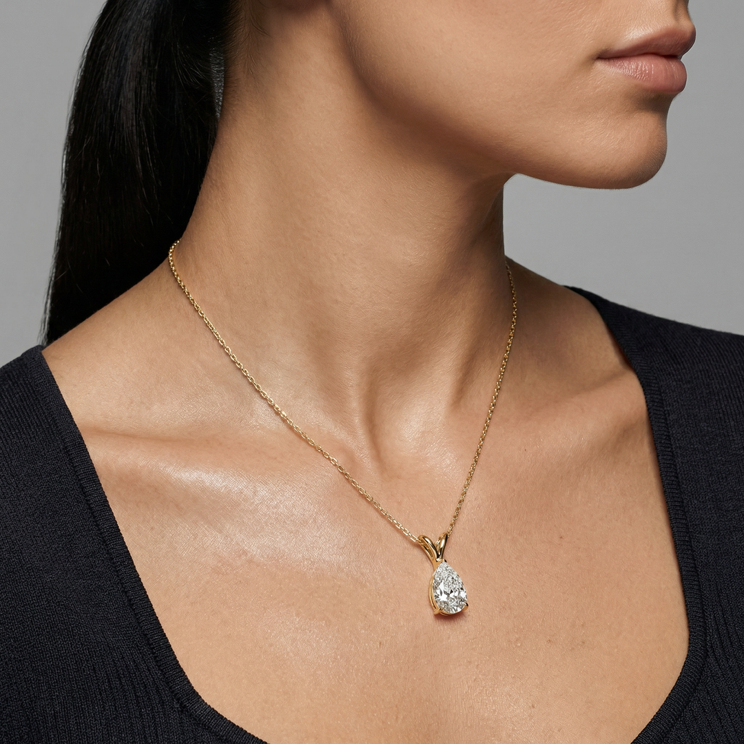 Loop Poire Solitaire Pendant (0.50ct)