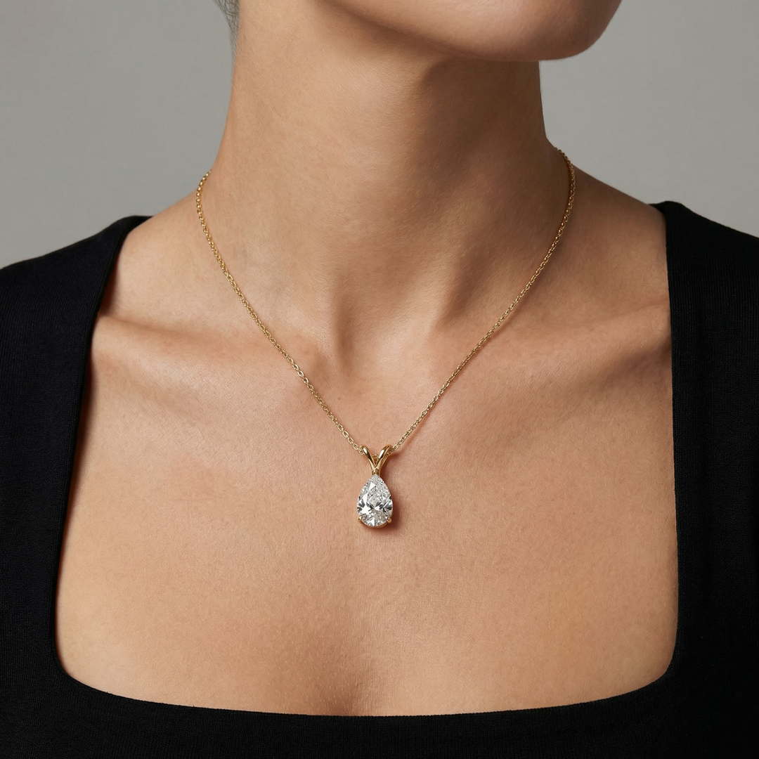 Loop Poire Solitaire Pendant (1 ct)