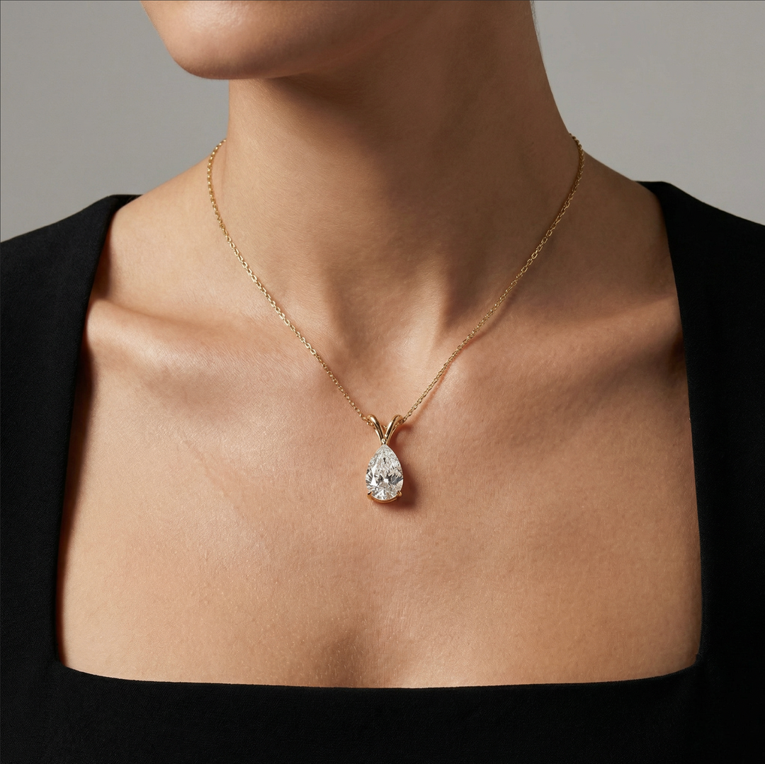 Loop Poire Solitaire Pendant (1.50ct)