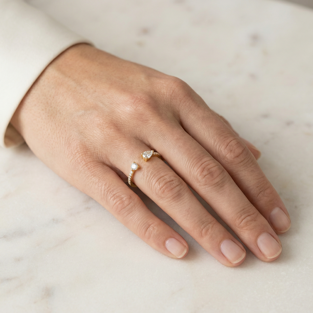 Sleek Shimmery Diamond Ring