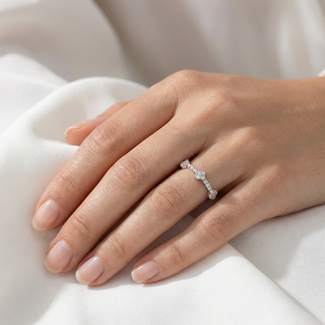 White Gold Vintage-Inspired Diamond Flower Band