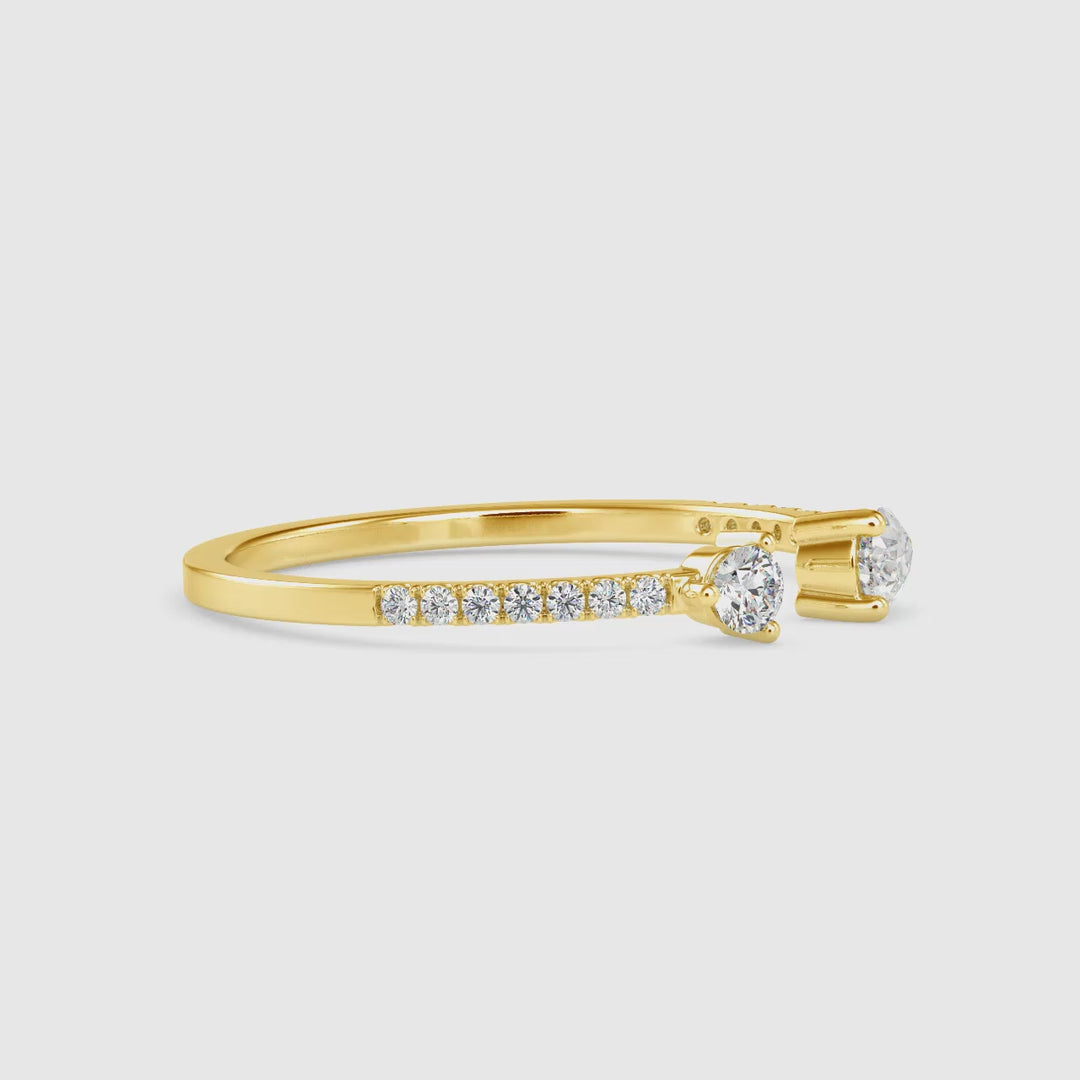 Sleek Shimmery Diamond Ring